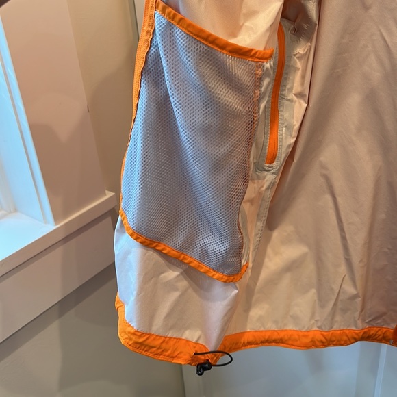 Helly Hansen Rain Jacket - Picture 4 of 8